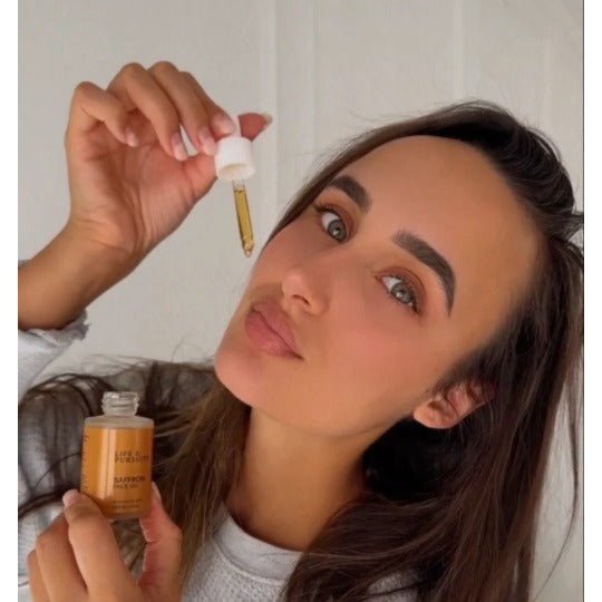 life & pursuits | saffron face oil | illuminates skin